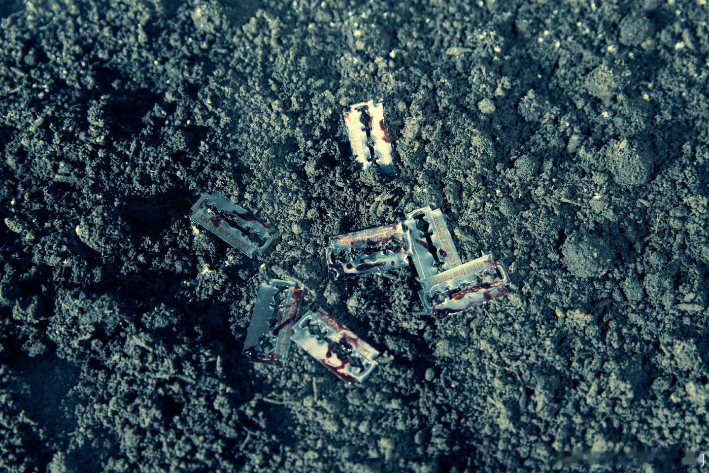 严浩翔新EP预告照严浩翔晒刀片  严浩翔新EP预告照来袭，这个刀片是有什么样的故