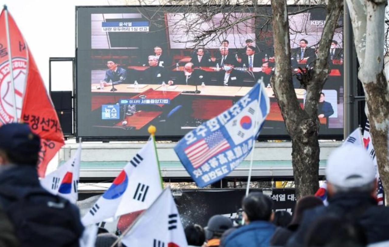 韩国首尔中央地方法院2月19日作出一审判决，认定前总统尹锡悦因2024年12月宣