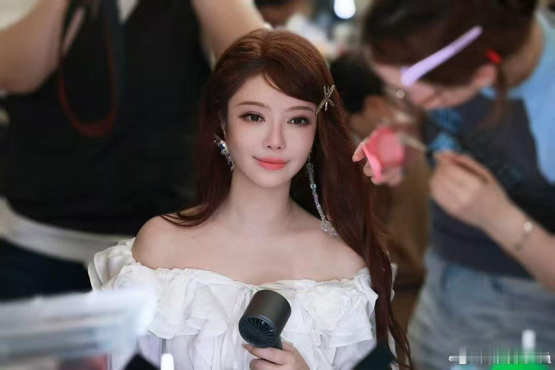 大艺术家舞台换装 乘风2026 大艺术家一键换装太绝了！舞台质感高级又惊艳，姐姐