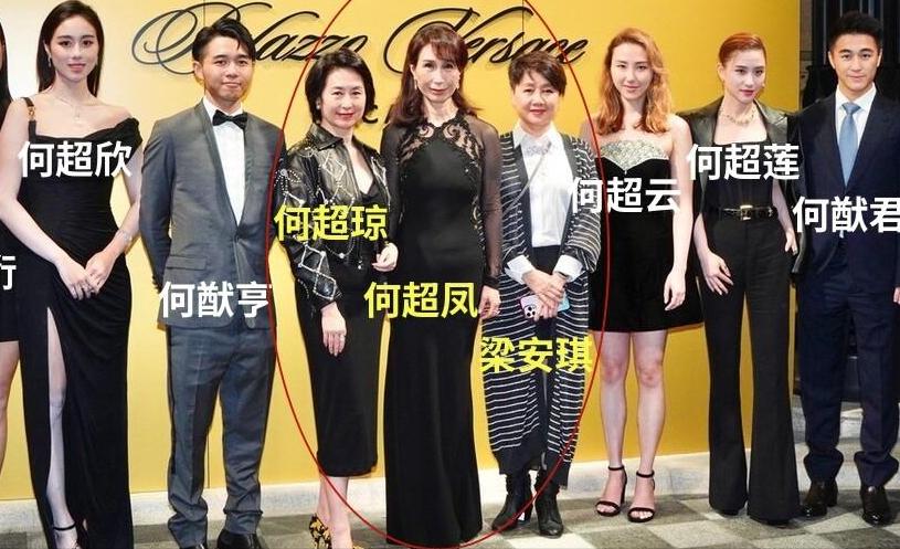 何超凤60岁，何超琼62岁，四太梁安琪64岁，花甲之年的三人罕见同框！感觉女人上