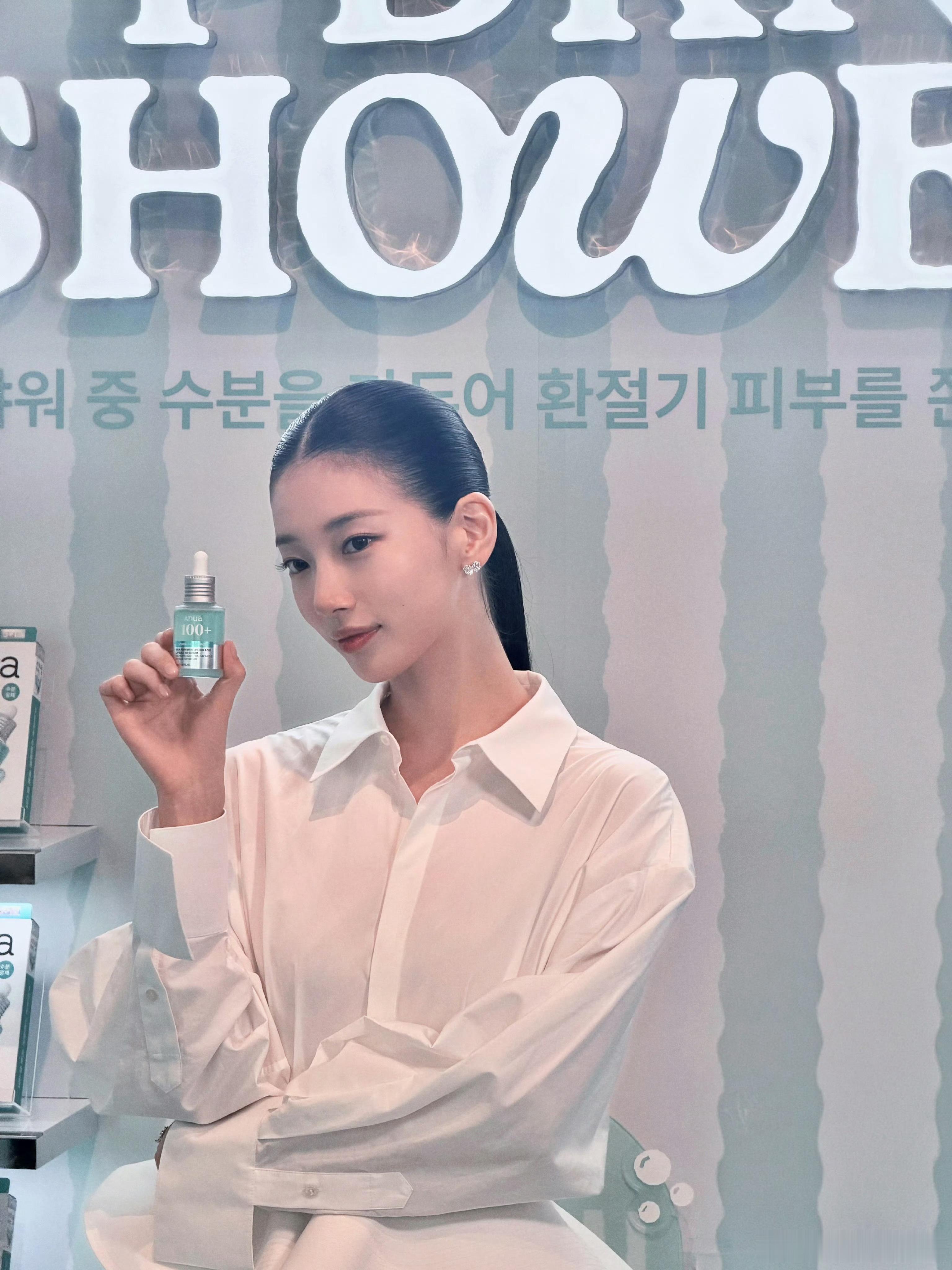 日常私服裴秀智 裴秀智出席活动穿搭造型 好绝了的皮肤