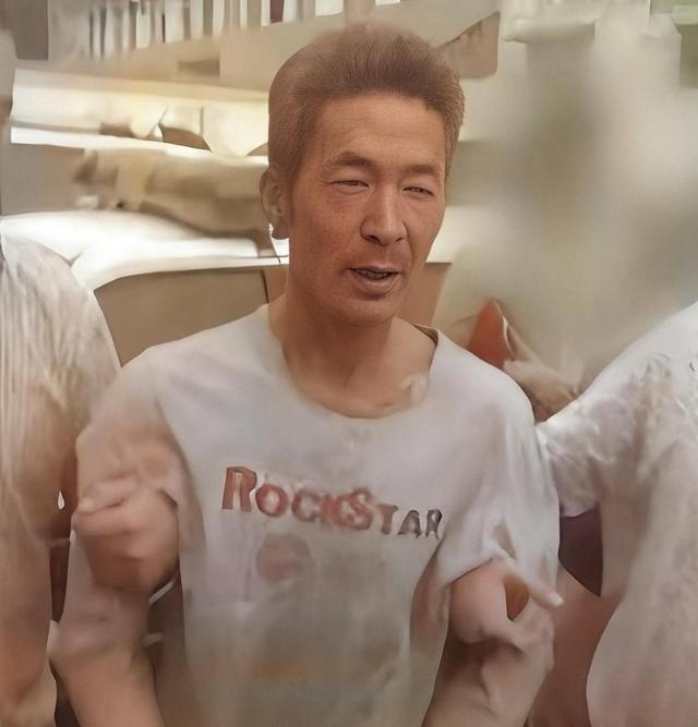 山西一果农打造地宫，将5名女子藏在地下，2003年才被发现。警察到现场后直呼：应