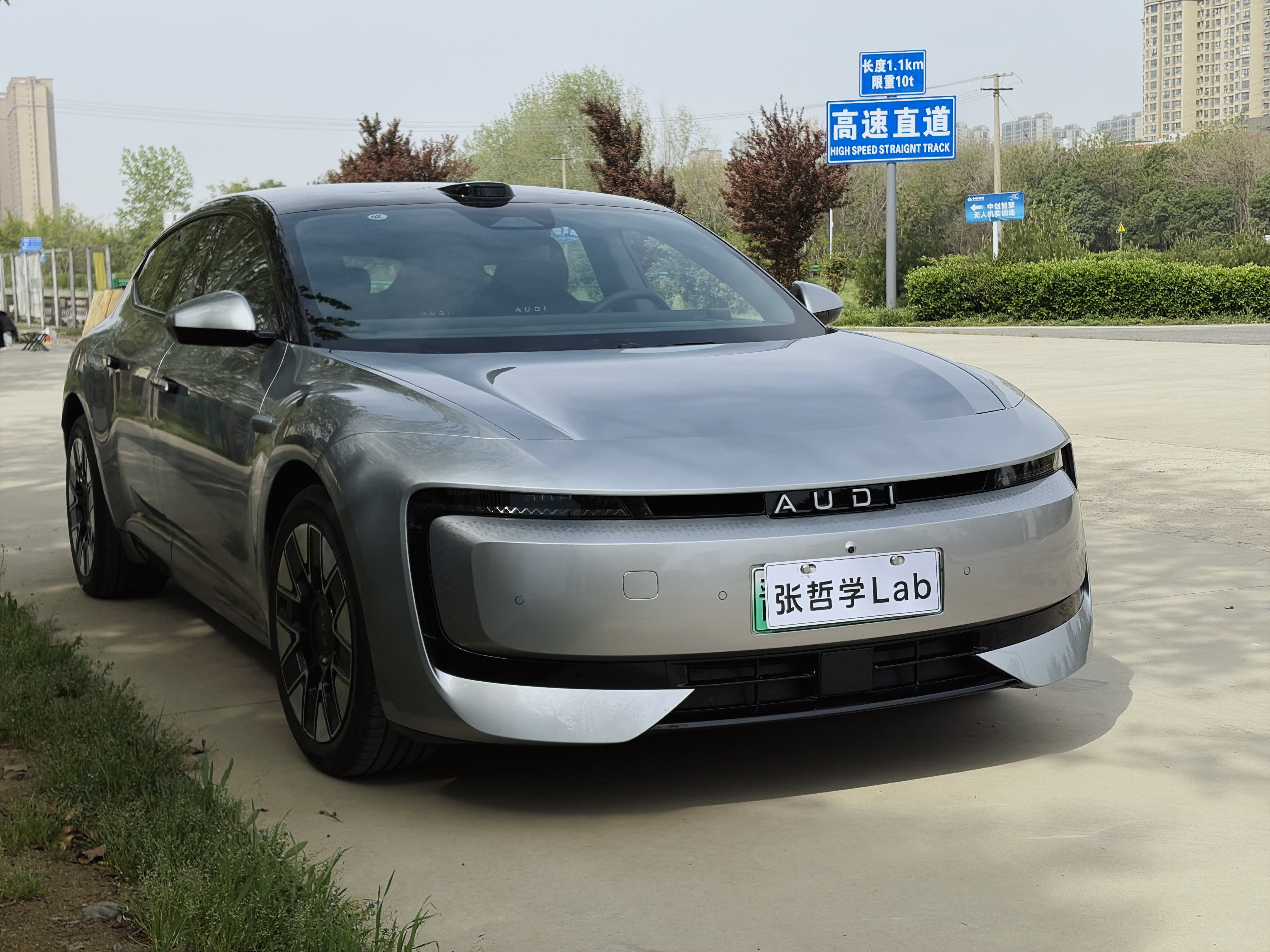 在测试场开了一下奥迪E5 Sportback，好看是真好看，尤其是这个屁股，我感