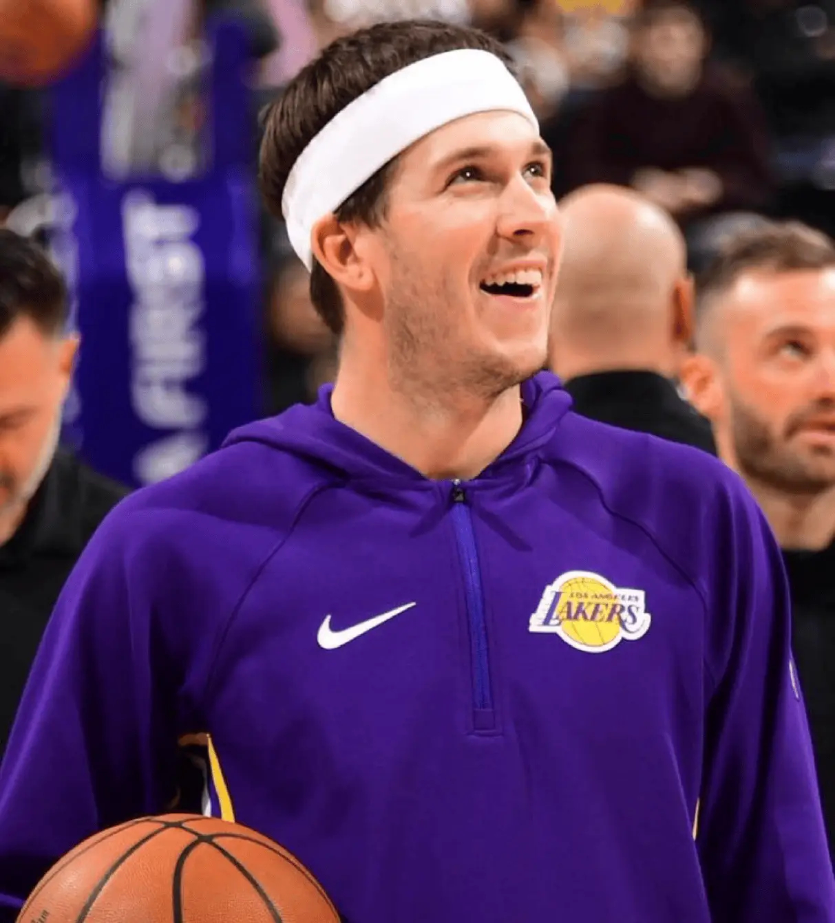 美媒：湖人的潜在季后赛对手均认为里夫斯会尽早复出，已做好他在首轮某阶段登场的备战