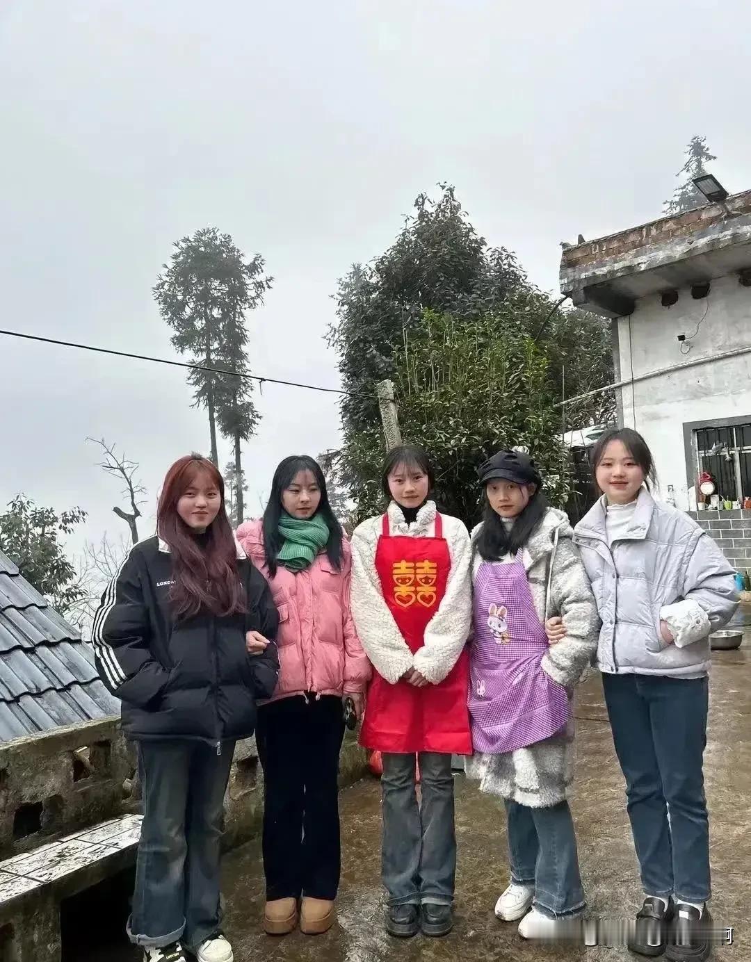 这家农村人家真豪啊，五个闺女，一个闺女30万，5个闺女150万，真的摇钱树啊[捂