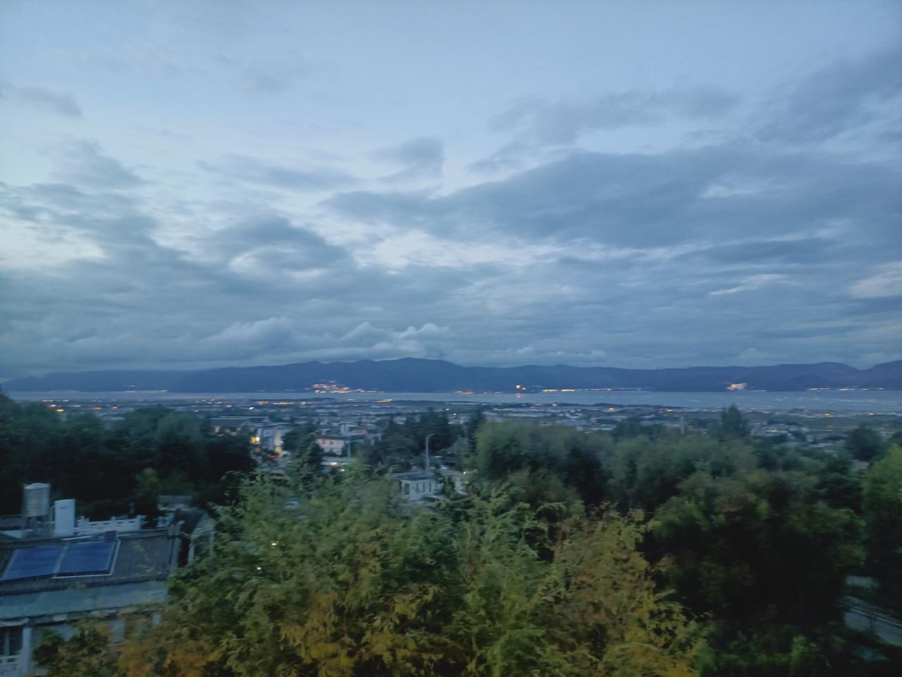 洱海夜景
在大理洱海边你最喜欢做什么事情