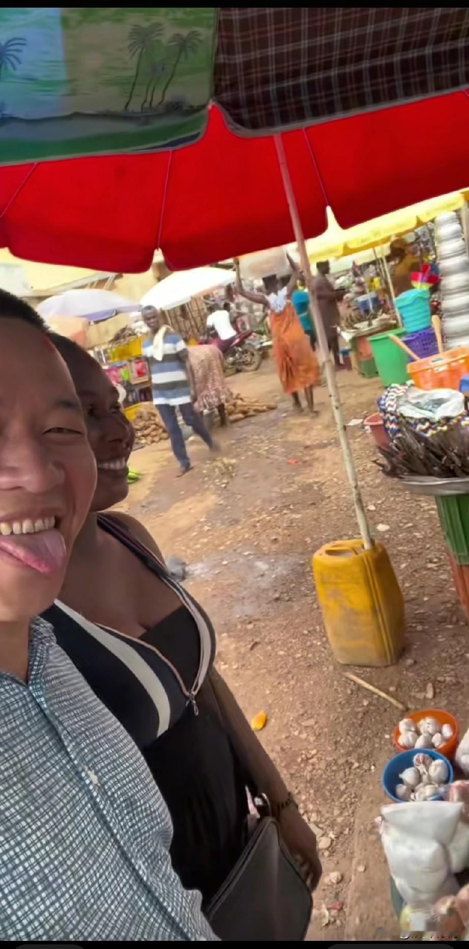 中国人在非洲为什么那么受欢迎？
答案非常的简单，
就是因为去非洲的都是做生意的，