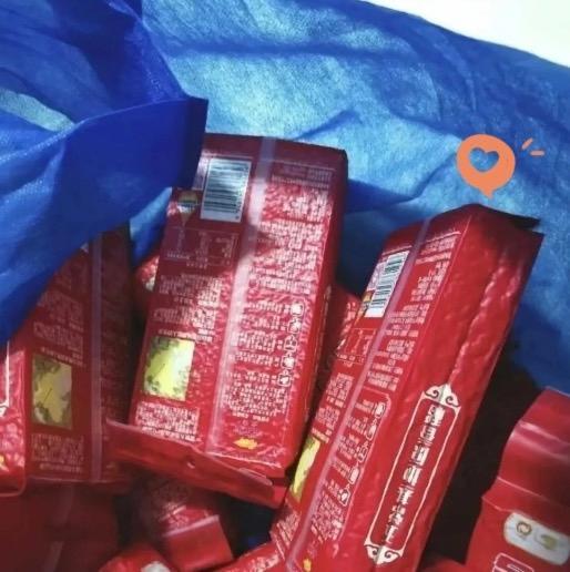 咋都扔了呢这大米也会过期吗