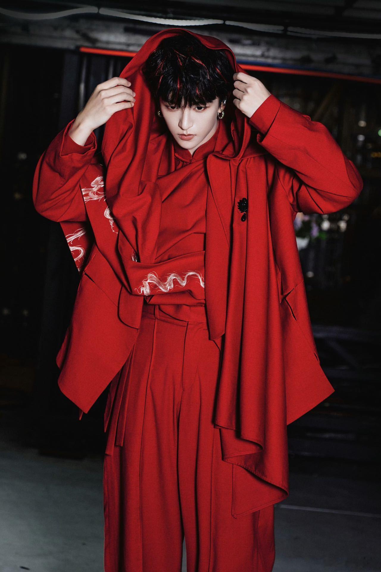 黄子弘凡这是真魅魔吧合肥粉丝吃到的舞台造型，是整个巡演的顶配套餐吧！羡慕得我原地