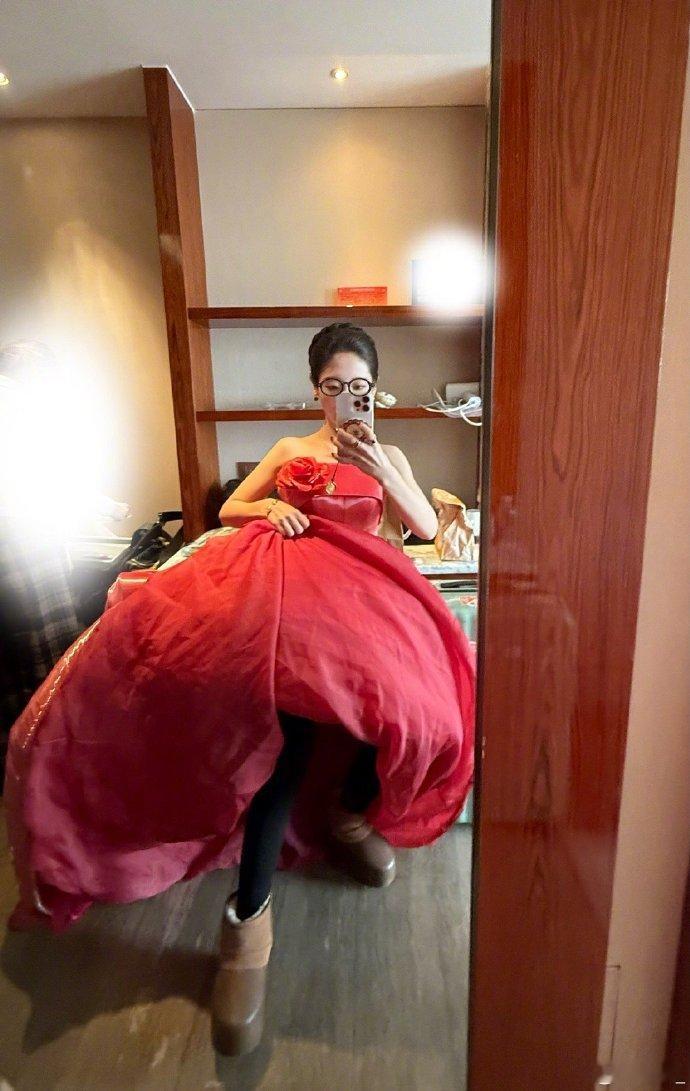 邢菲穿秋裤走红毯邢菲礼服里套秋裤 邢菲礼服里套秋裤 