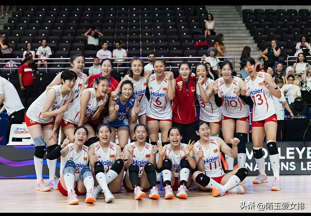 世联赛中国女排三比二险胜德国女排！
世联赛安卡拉站中国女排首场比赛对阵德国女排，