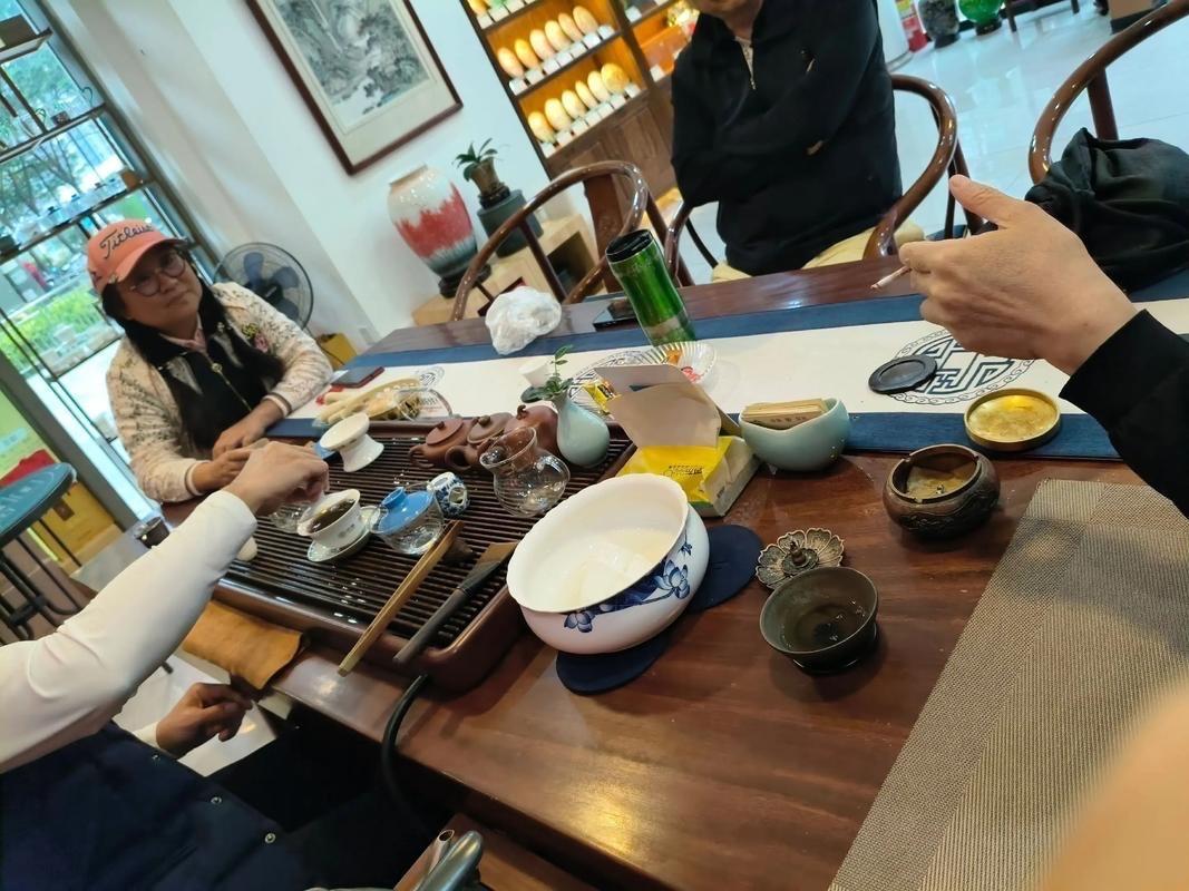 真心话茶局真心话的意义不在于挖掘隐私，而在于确认共鸣。在一场高质量的茶局里，最动