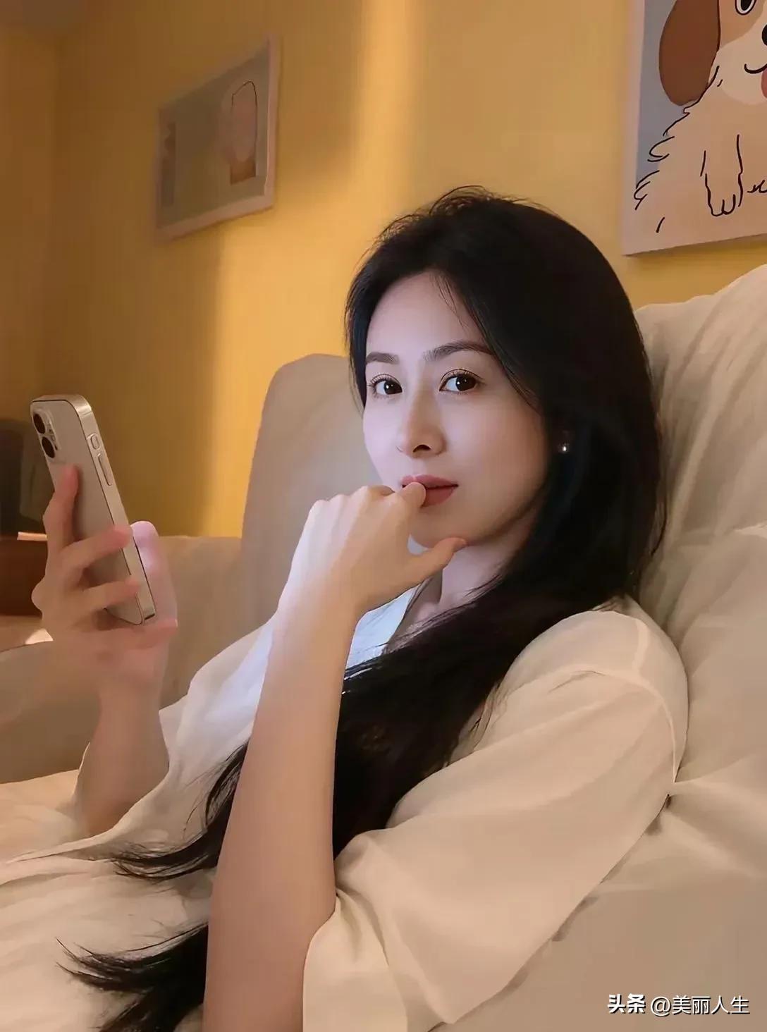 过去的人和事，笑笑就好
现在的人和事，尽心就好
未来的人和事，随缘就好
给不了人