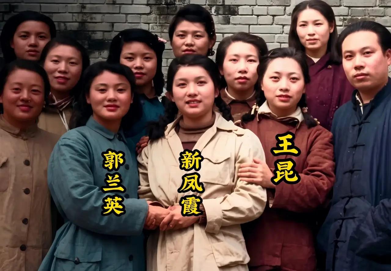 上看下看，左看右看，我眼拙，一个也没认出来。也只认识这三位老戏骨，你们肯定比我强