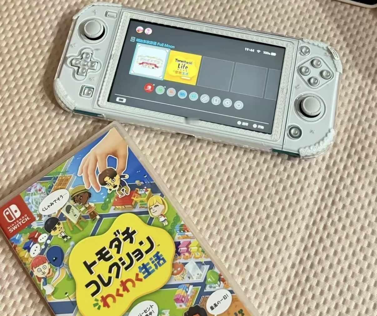 开➗一个小绿switch lite
switch lite 绿色+人森卡带
小绿