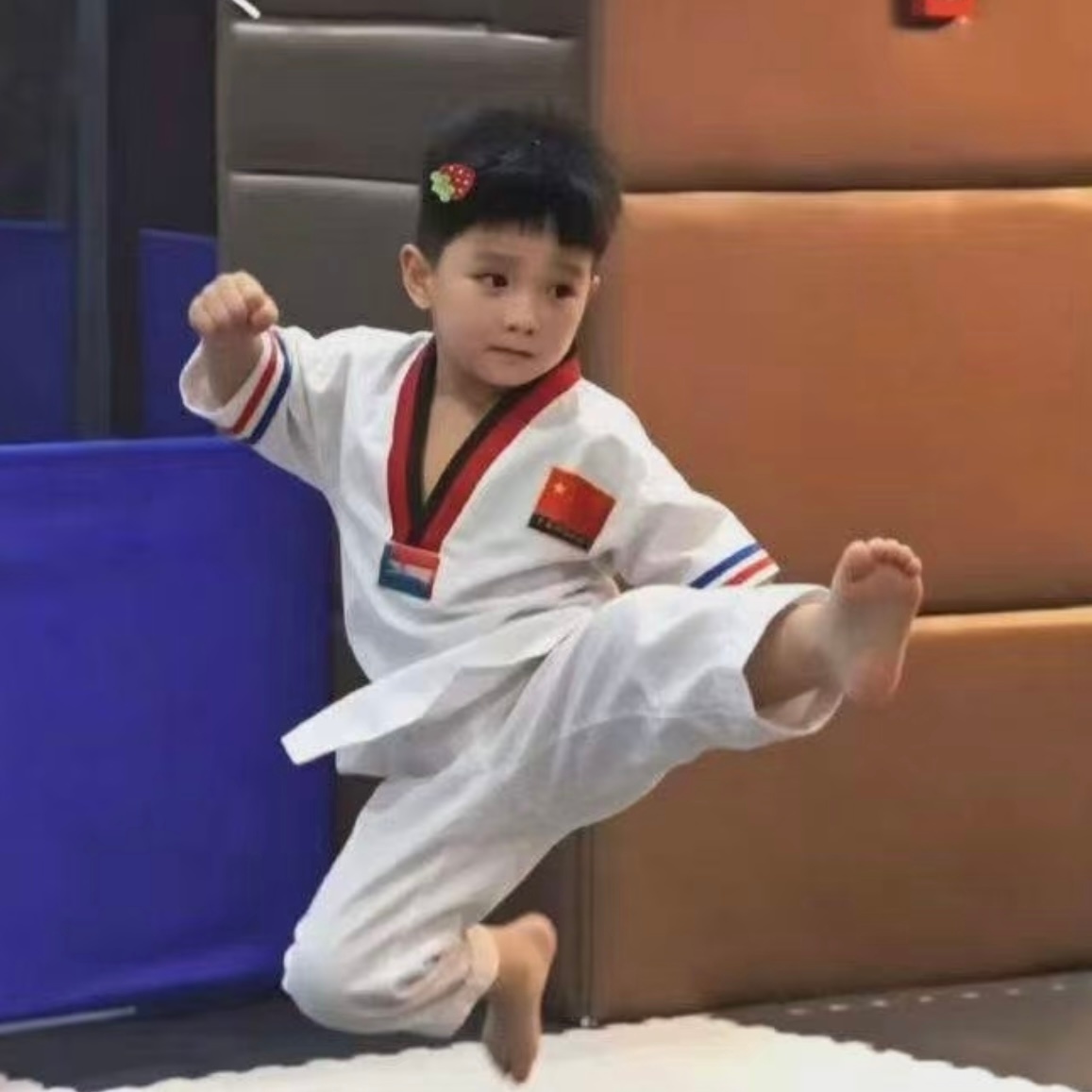 妈咪豚豚会跆拳道，豚豚来保护你 ​​​