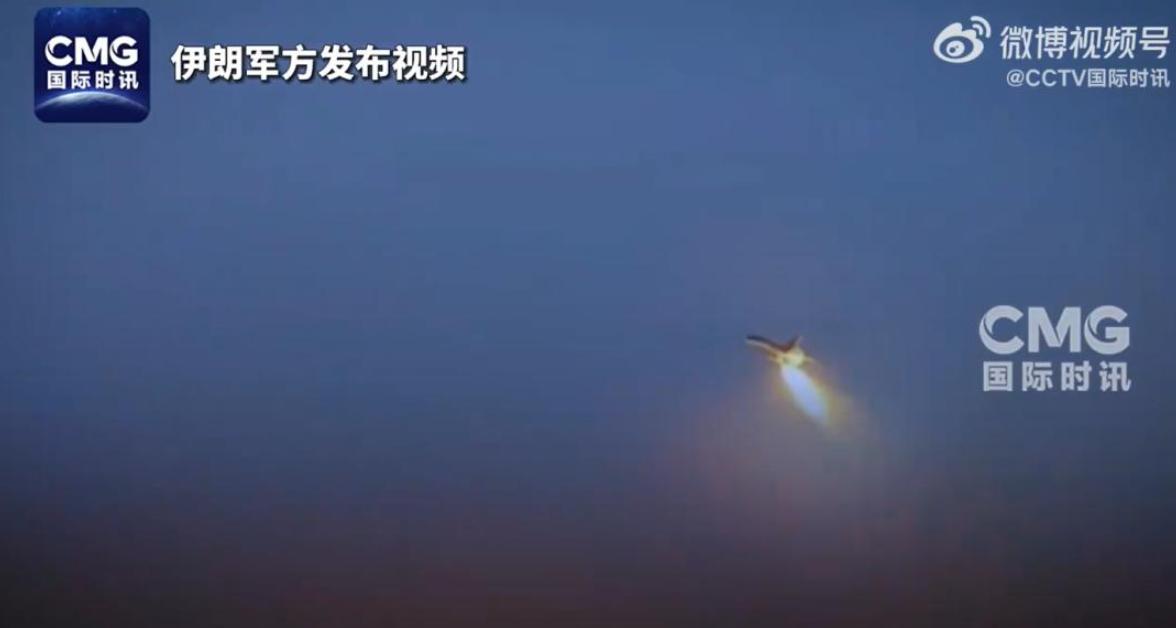 直接炸穿美军中东核心枢纽，伊朗这波无人机反击，把美国在科威特的关键空军基地给一锅