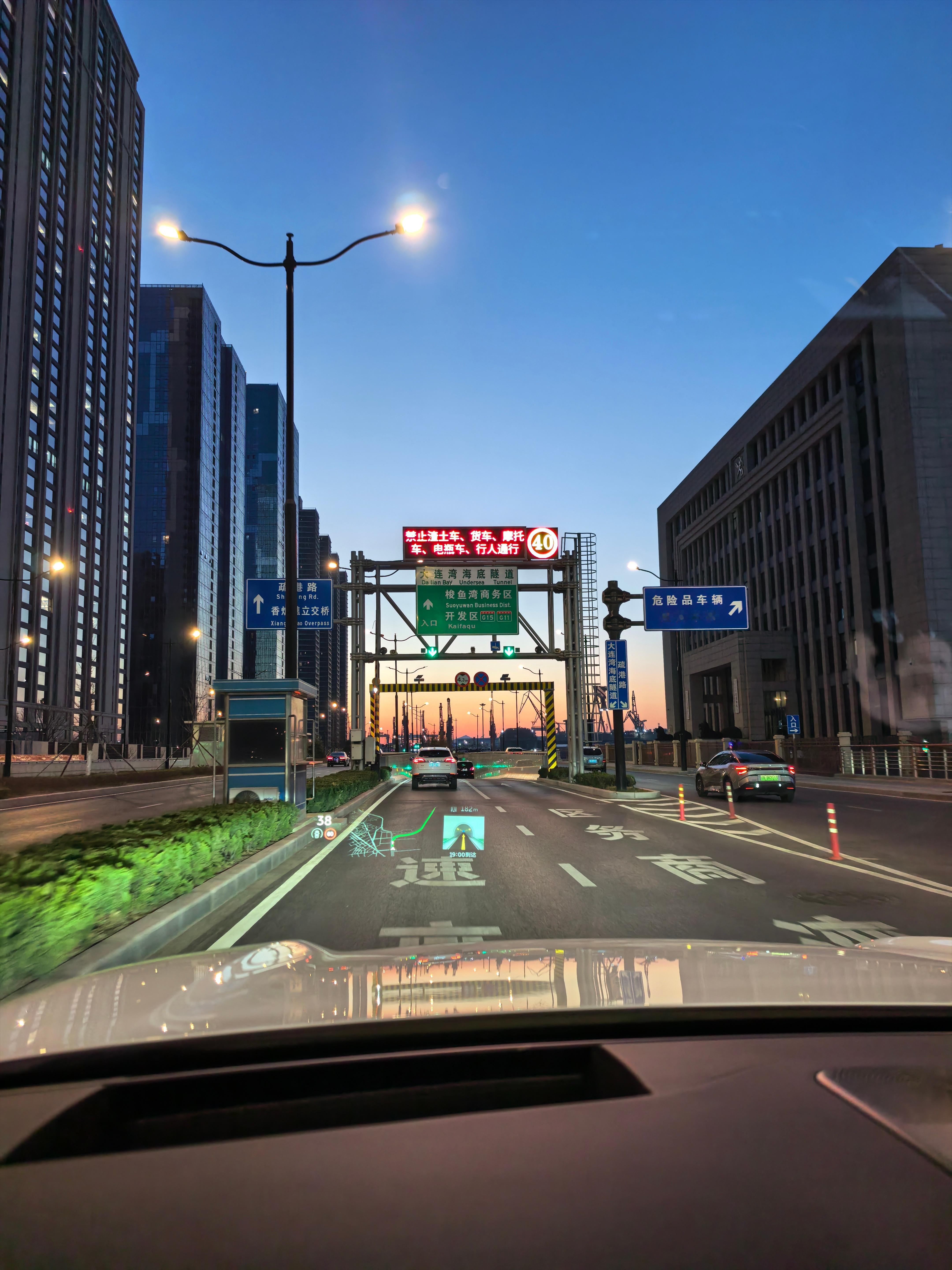 去年开始认真做自媒体最近真是觉得有点瓶颈不耽误赚钱，但不踏实尤其是近两个月高密度