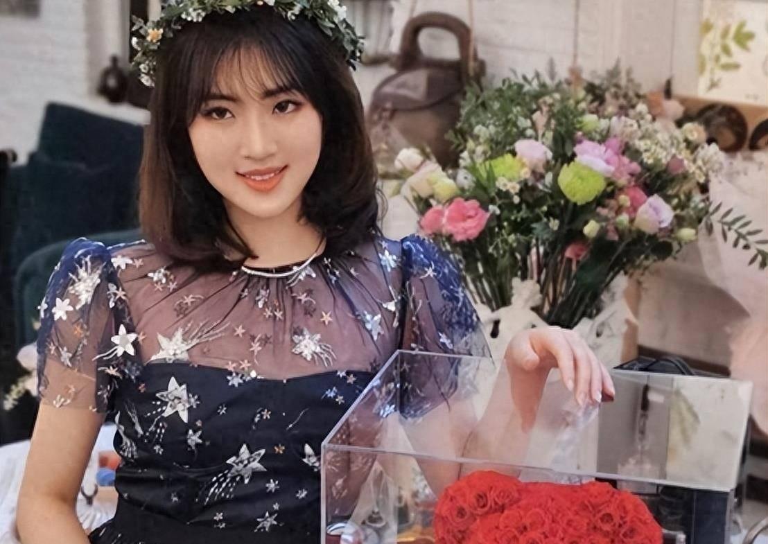 北京银泰中心133㎡公寓，

5亿城堡谁在住，

她到底算哪边的人。

姚安娜在