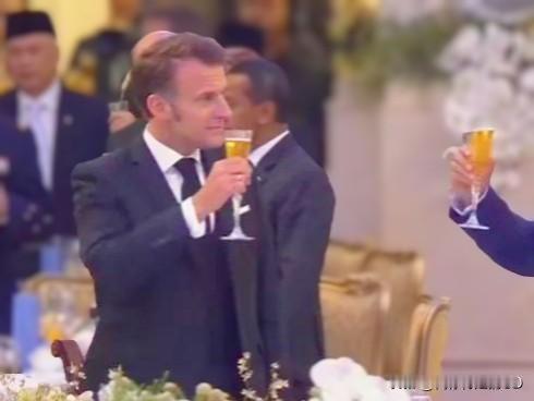 干了这一杯白兰地...
再也不用为销库存发愁了！
来中国这一趟，超值了。