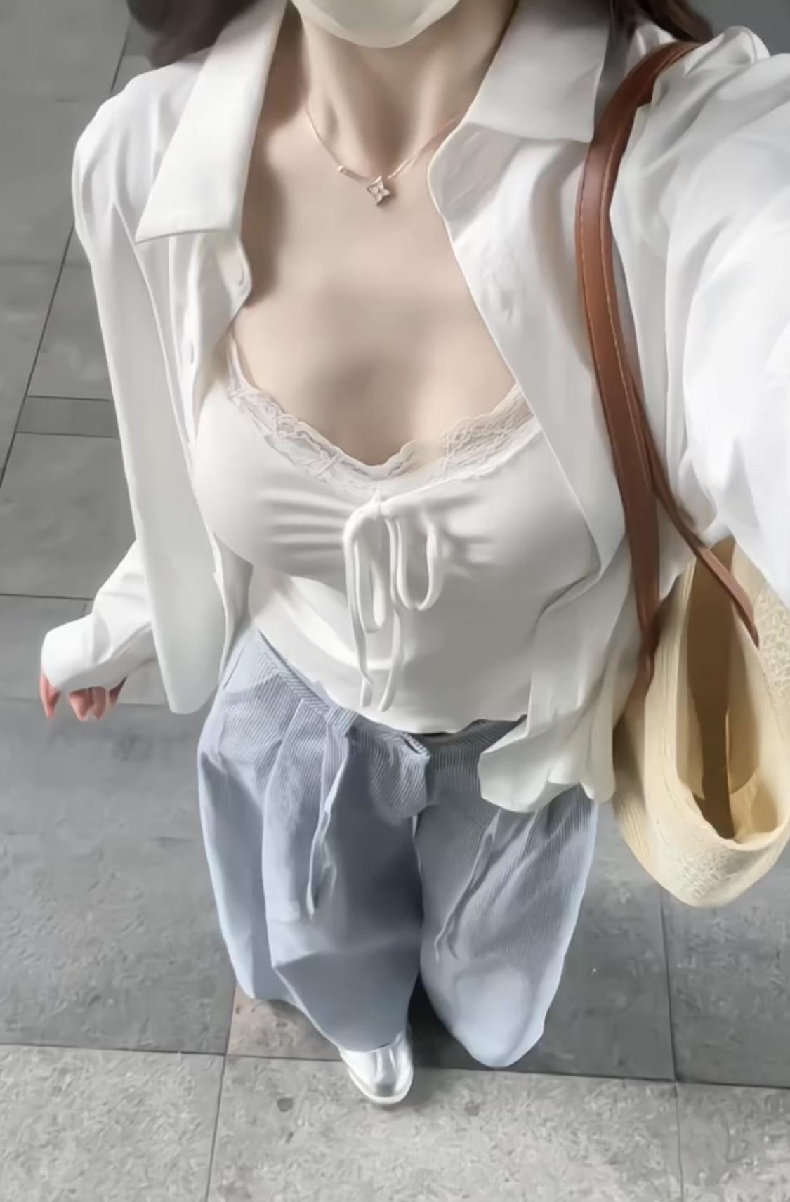 今日穿搭推荐是夏日清爽松弛风，主打“不费力的温柔时髦”，整体配色干净清爽、版型舒