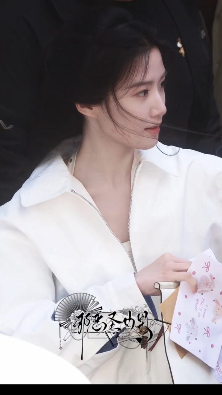 卢昱晓丨此女的清冷感要溢出来了🤍 