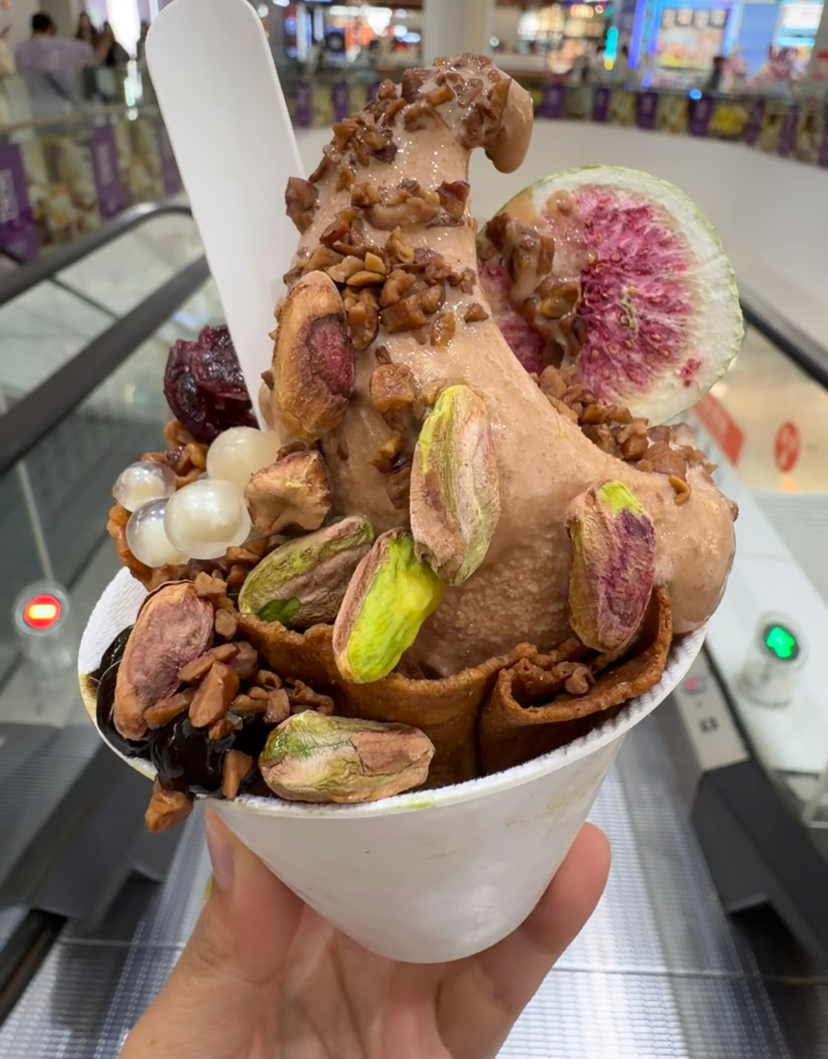 霸王茶姬geelato新品爆火看着还不错诶，但要排队两个小时，这么夸张嘛，18～