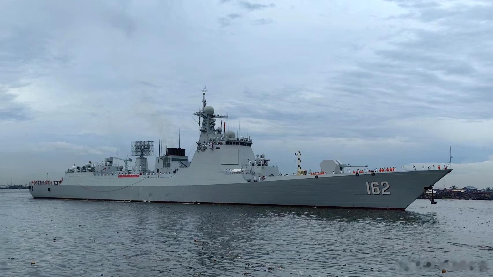 下一站，中国海军第43批护航编队（052D“南宁舰”等三艘舰艇）抵达尼日利亚，开