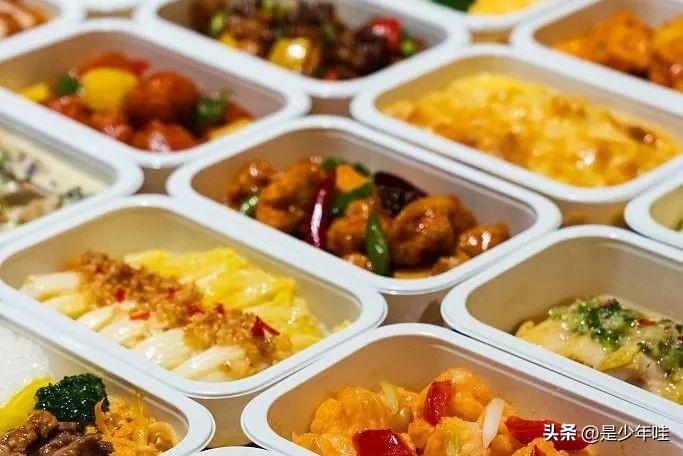 大家只是不接受拿预制菜当现炒菜高价出售！

其实不管老罗出于什么目的，老罗的行为
