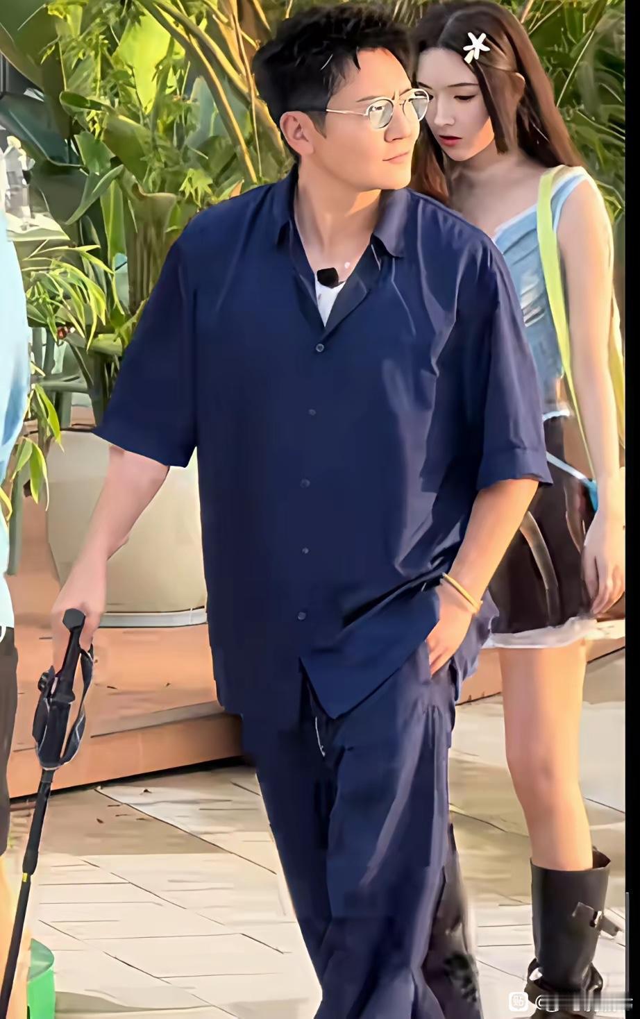 怪不得演员追求瘦，确实不一样了！减肥成功后的郭京飞变得帅多了！看起来神清气爽， 