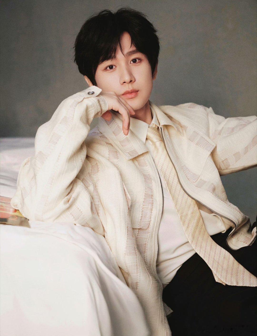 成毅两京十五日cy成毅朱瞻基我正开着灯玩手机，忽然觉得周围都暗了下来，原来是手机