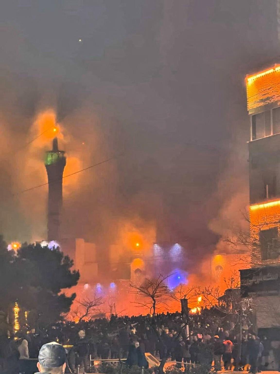 缅甸人再不开心，会烧自己的庙宇吗？

泰国人会吗？

印度人会吗？

欧洲人会烧