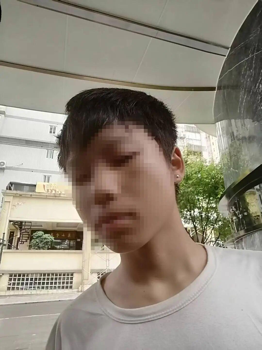 这事儿看得人揪心又后怕！重庆 17 岁少年王祖校失联超 20 天，原本以为是去浙