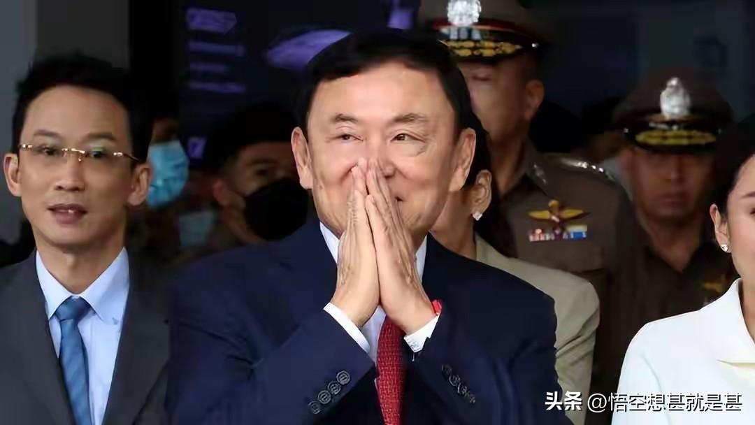 泰国前总理颂猜及其夫人瑶瓦帕19日前往曼谷监狱探视他信，一同前往还有他信的律师。