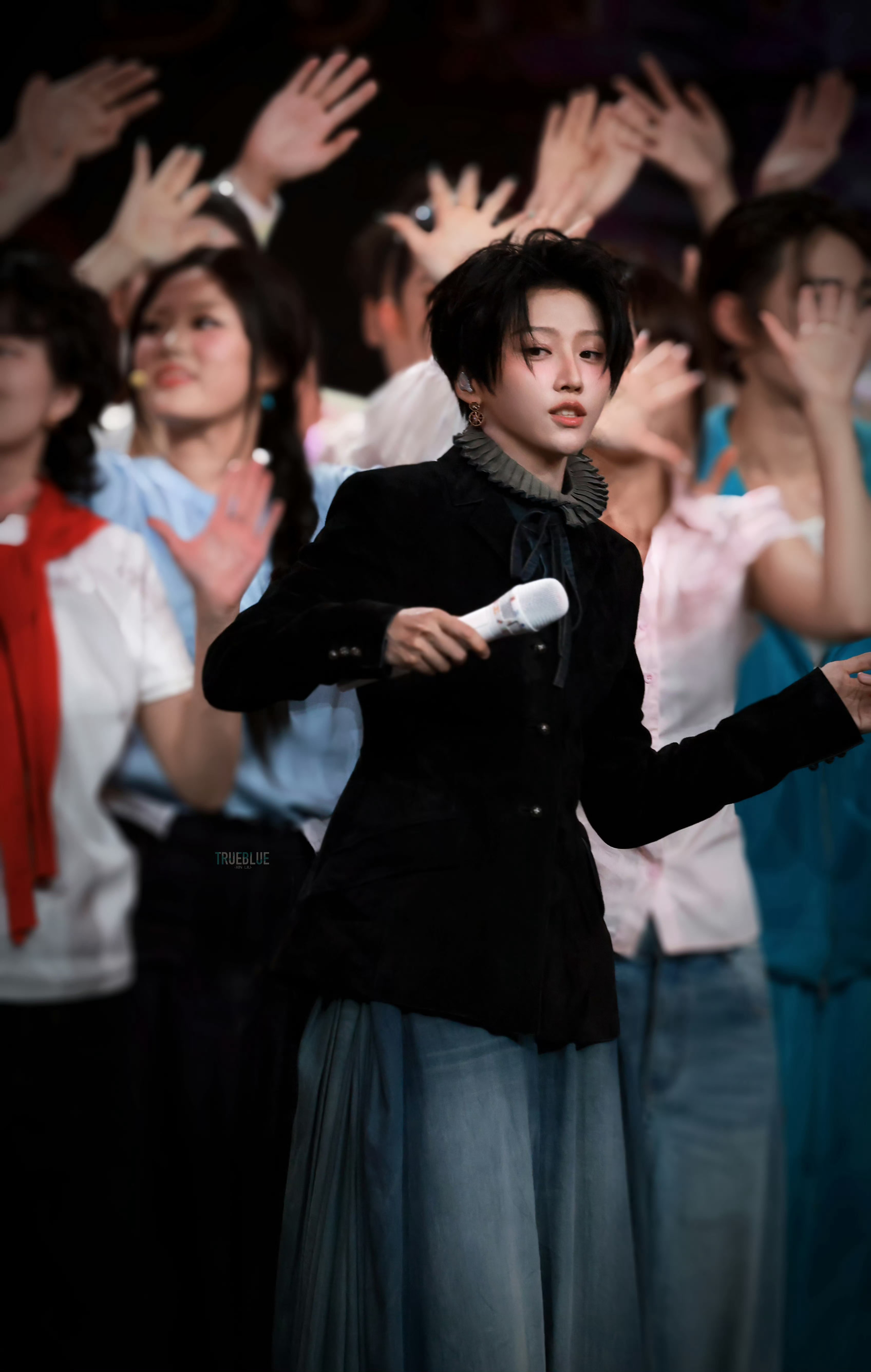 刘雨昕压轴 北京国际电影节独唱《忽然想起来》为此次顺利召开花上圆满的句号，我们电