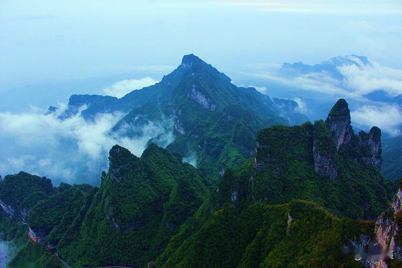 中国七大名山，缺一不可：
1.泰山
2.华山
3.衡山
4.恒山
5.嵩山
6.