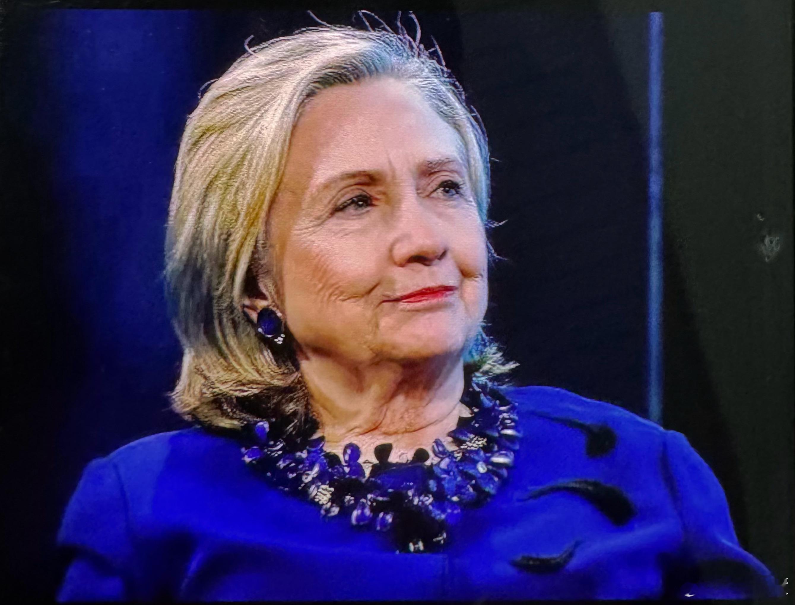 突发：希拉里·克林顿现身纽约医院，因非危及生命疾病接受治疗希拉里·克林顿目前正在