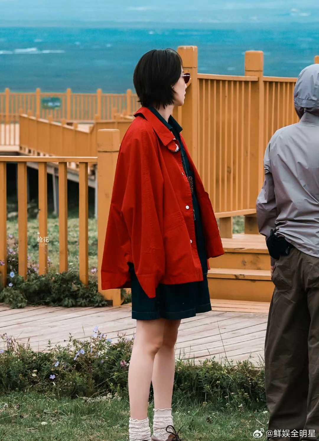 倪妮 向野的我们路透向野的我们谁还没看见倪妮这组绝美路透，一身亮眼红外套搭配工装
