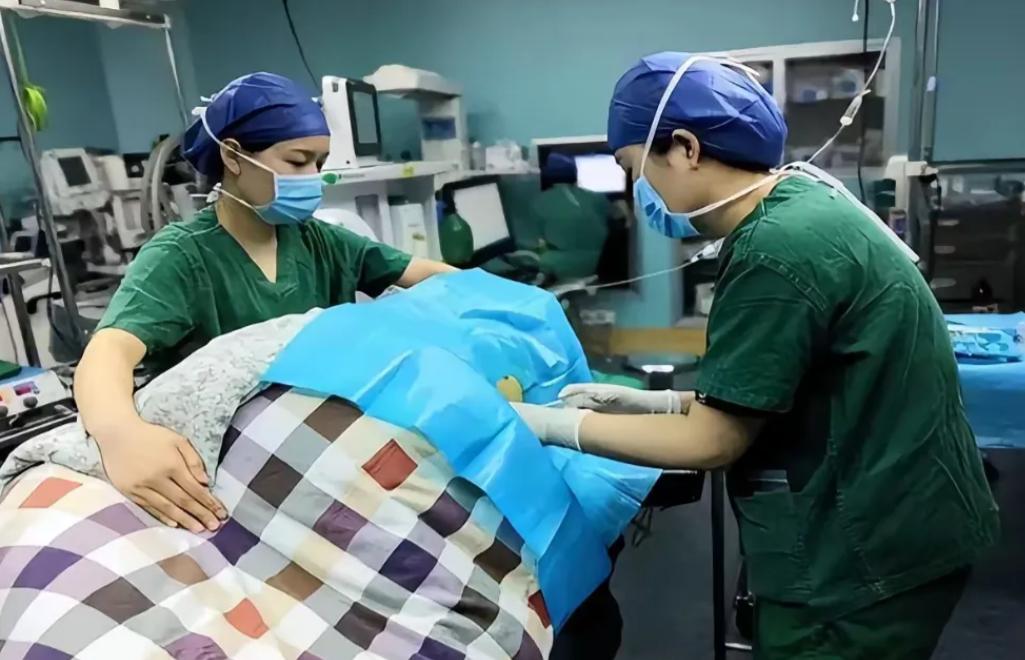 DNA铁证如山，

法院却判了无罪。

你信吗？

2017年，广西柳州，26岁