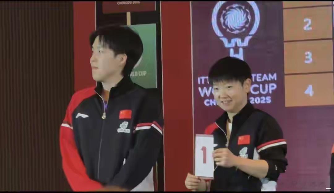 11月29日下午，2025年成都国际乒联混合团体世界杯抽签仪式在成都举行。国乒主