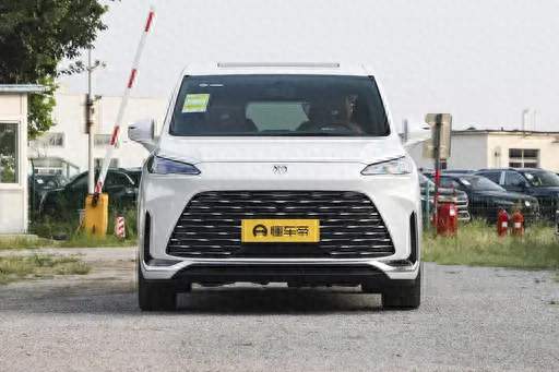 大家庭出行不只是代步：解读别克 GL8 陆尚 PHEV 家用综合实力