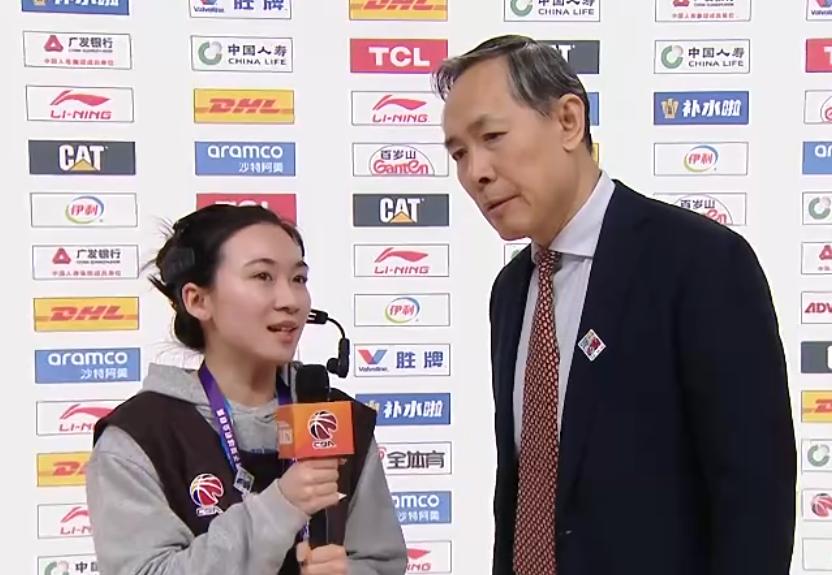 福建终究不是外线好手如云的青岛队。
第四节落后4分的不利情况下，外援44号威廉分