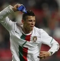 【葡萄牙中场若昂-内维斯回答谁是最佳】沙特联赛现在，对我来说，最神奇的球员是菲利