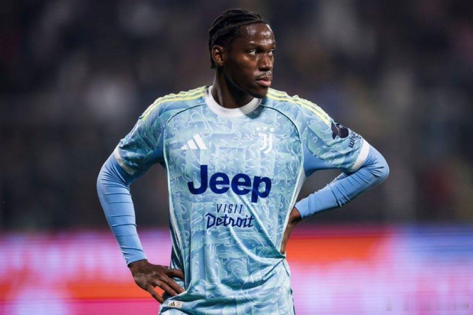 天空体育：戴维要到周四才能结束国家队比赛归队，因此他能否首发对阵佛罗伦萨仍存疑。