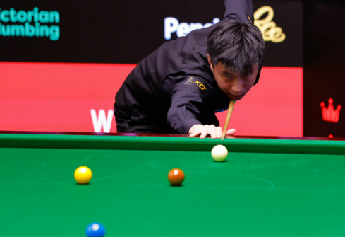 卫冕冠军赵心童10比13不敌墨菲，无缘斯诺克世锦赛四强