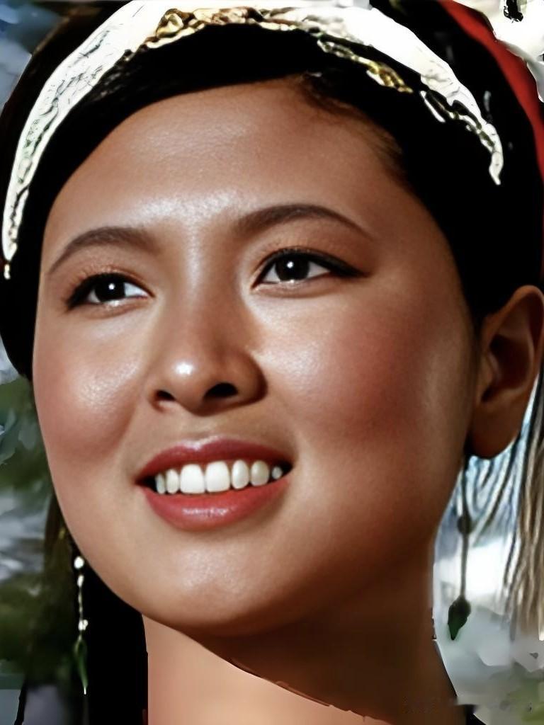 杨丽坤，永远的“金花”与“阿诗玛”。她以天然纯粹之美惊艳时代，虽半生坎坷，芳华虽