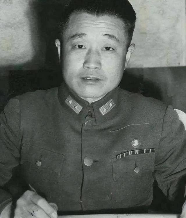 功德林里面的国军将领中，要说统兵最多，最能打的，毫无疑问就是他们两个人。
杜聿明