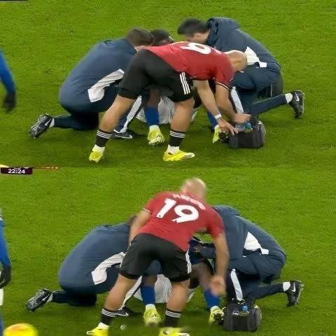 姆贝乌默喝了埃弗顿的备用水，然后助了个功