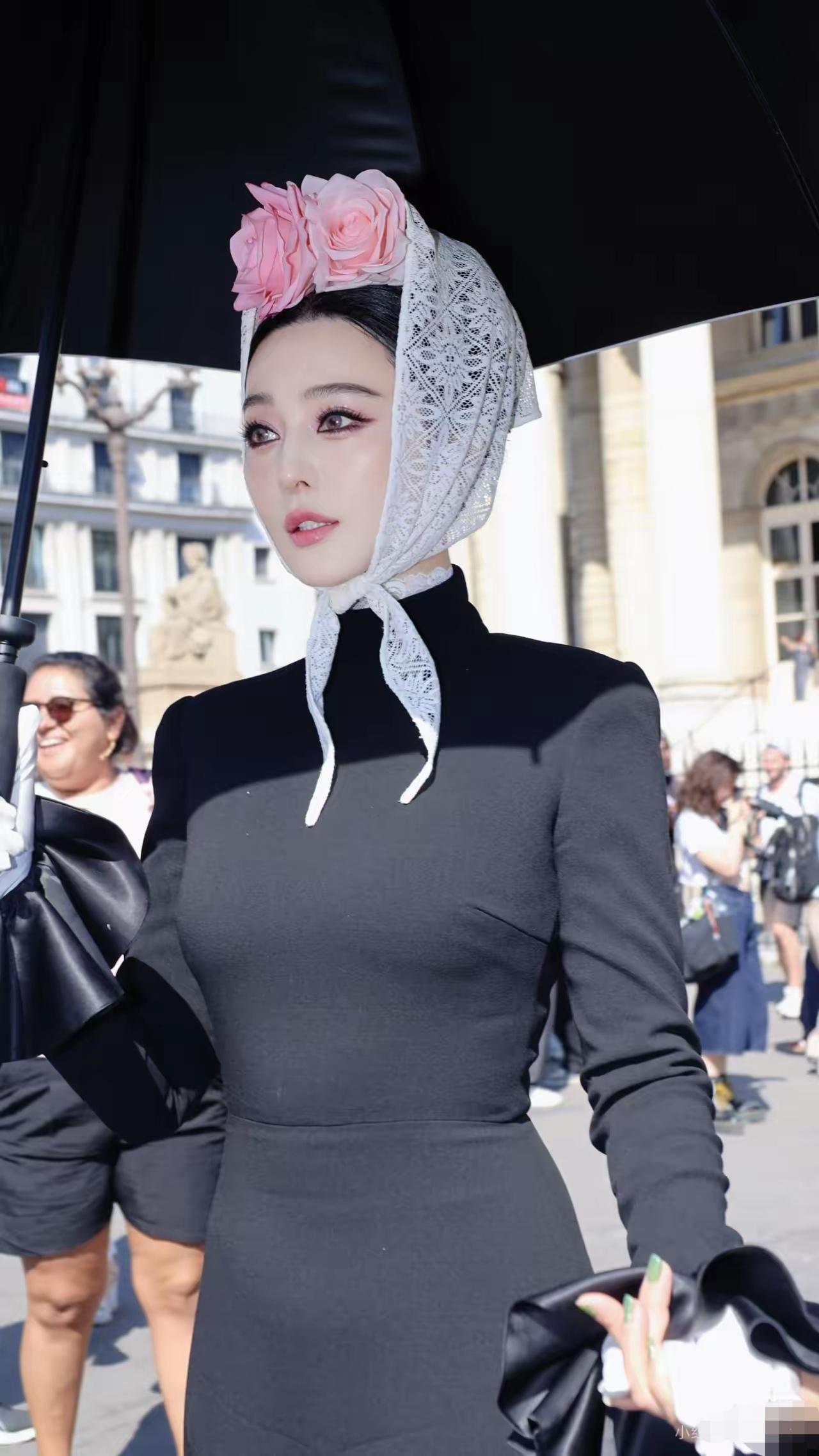 我以前很喜欢她的，可是知道她偷税漏税八九个亿啊。她在我心里的好感就感荡然无存了。