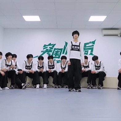 中心点都不会站啊，偏台是重大失误吧 
